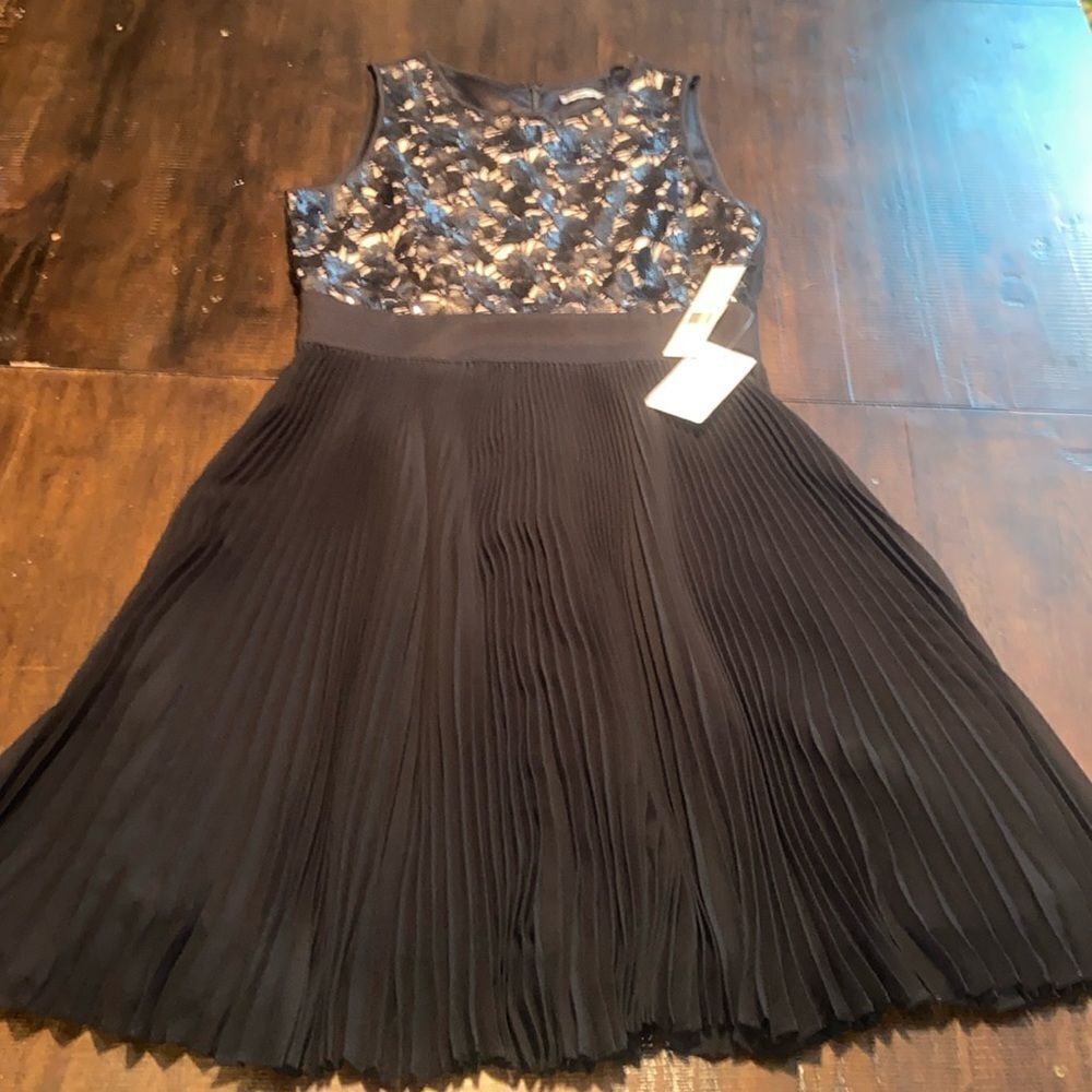 Eliza J Black and cream Lace dress with pleated skirt Size 8 NWT